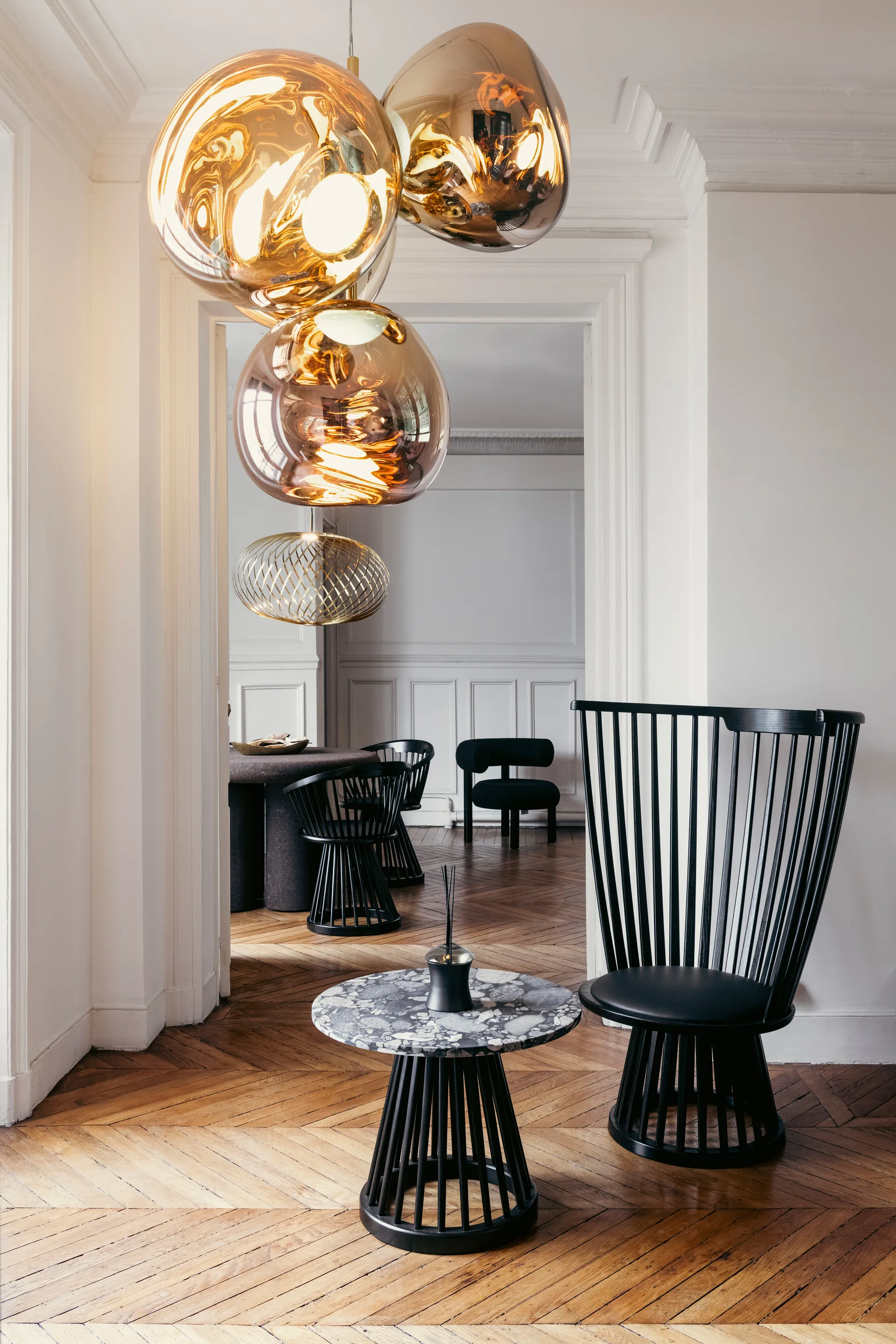 Fan loungestol polstret sete, Black ash-black leather Tom Dixon