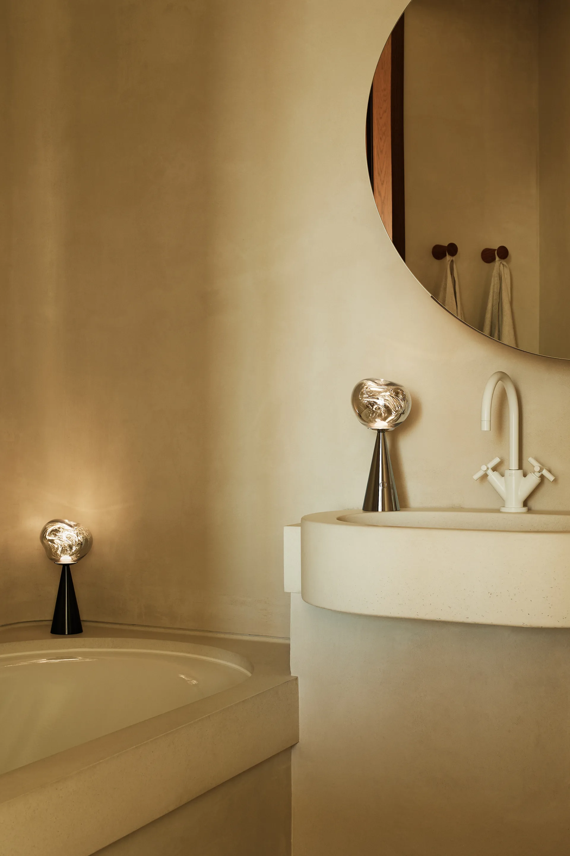 Melt Portable LED bordlampe 28,5 cm, Silver Tom Dixon