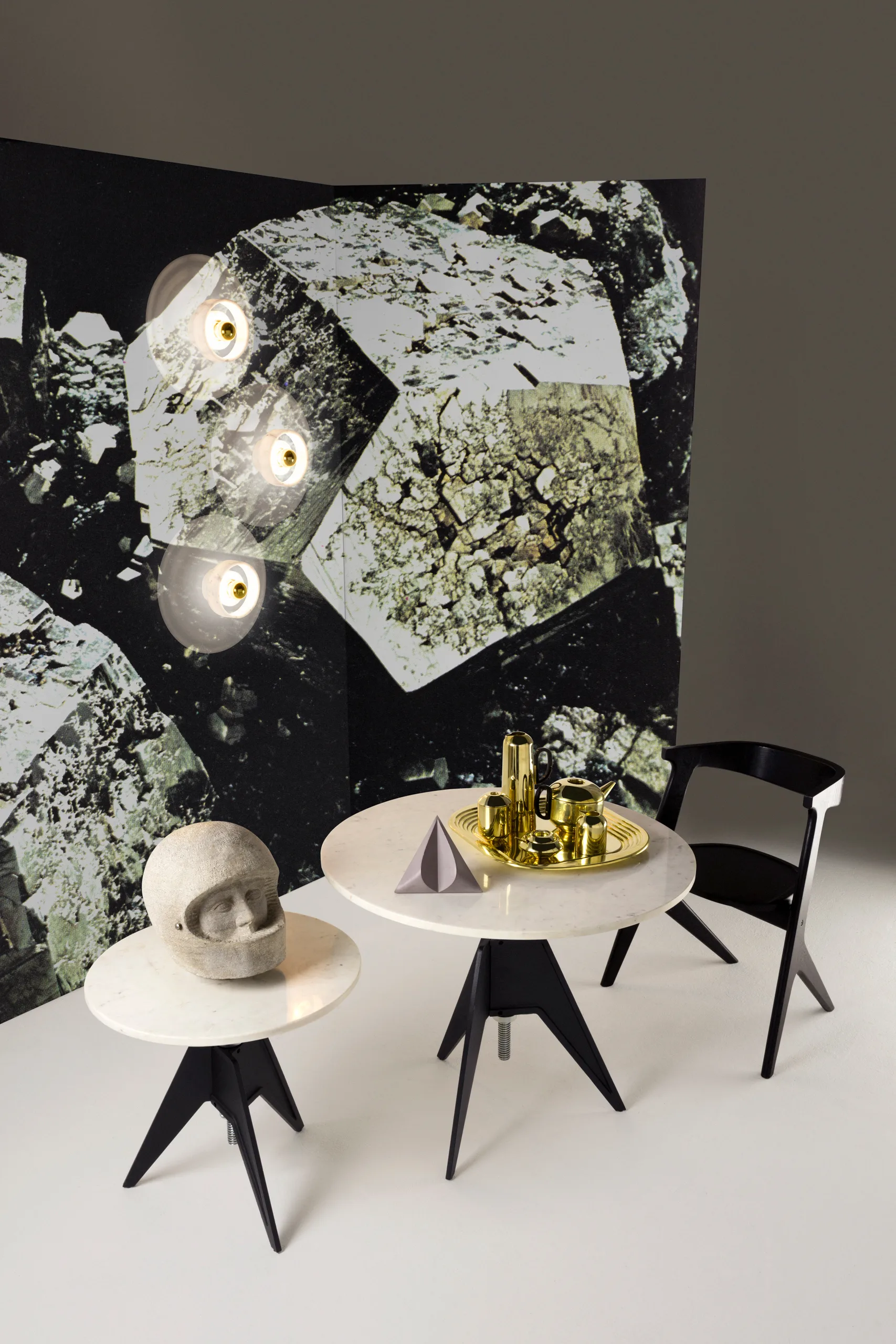 Skrue sidebord Ø60 cm, White marble-cast iron Tom Dixon