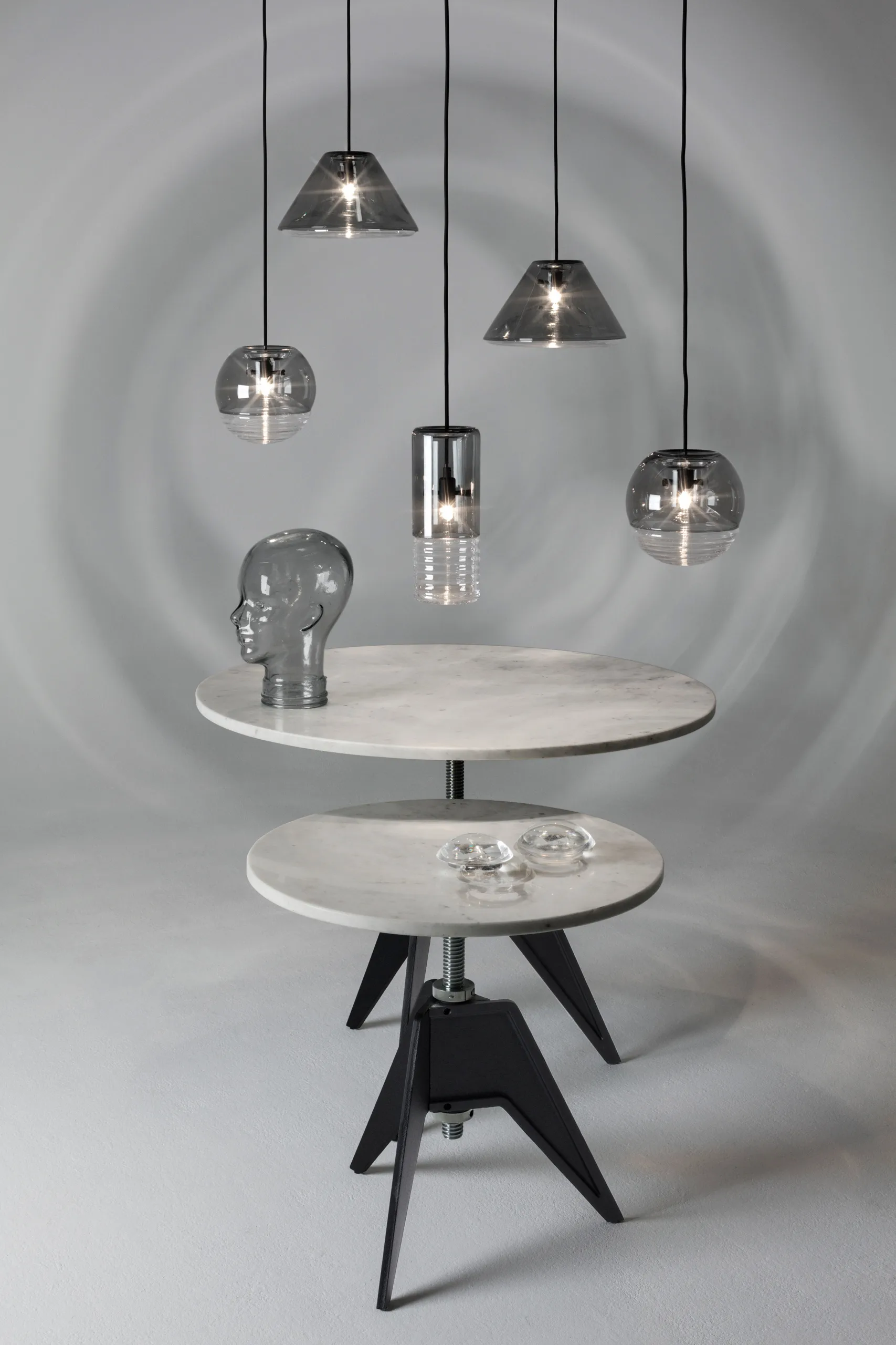 Skrue sidebord Ø60 cm, White marble-cast iron Tom Dixon