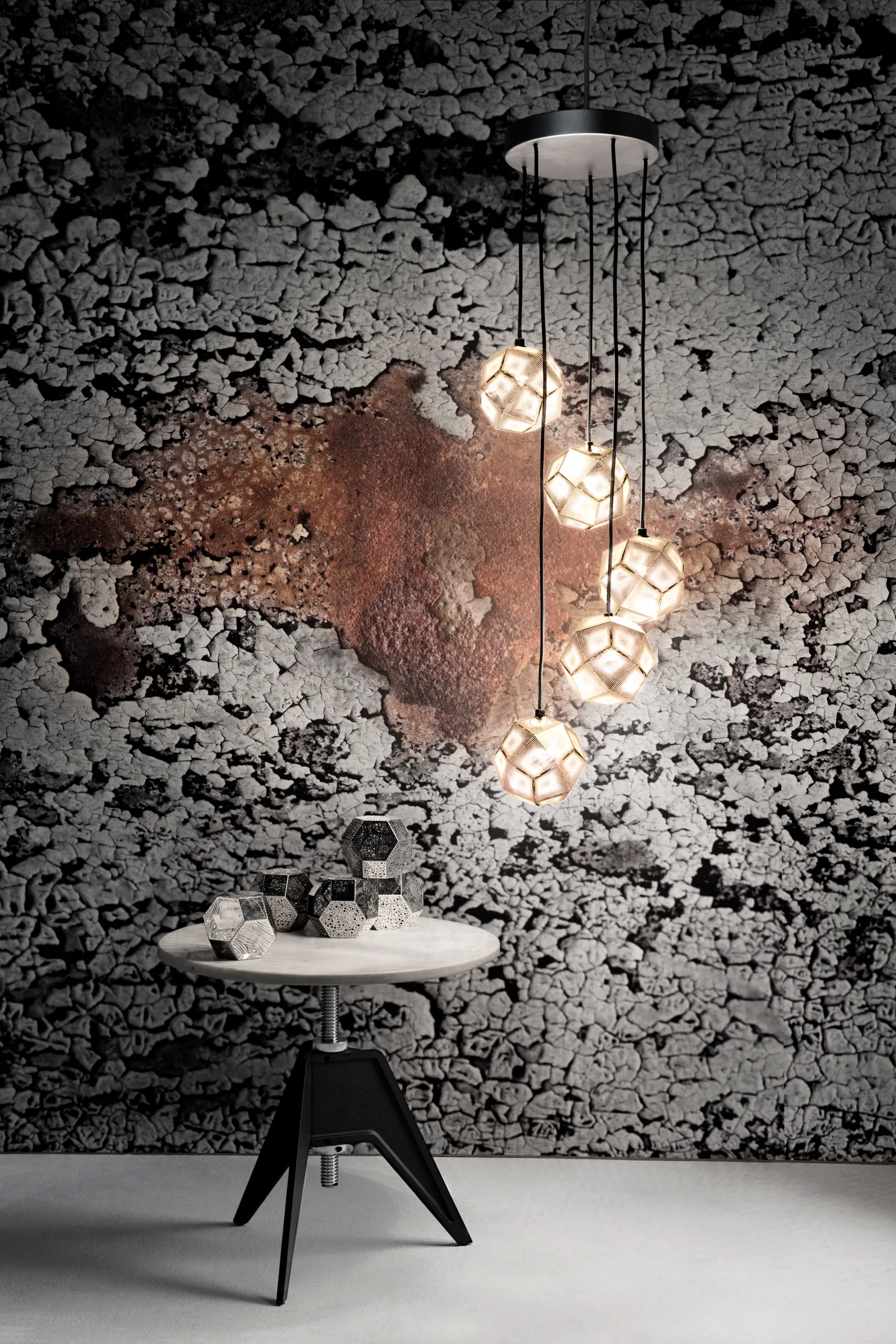 Skrue sidebord Ø60 cm, White marble-cast iron Tom Dixon