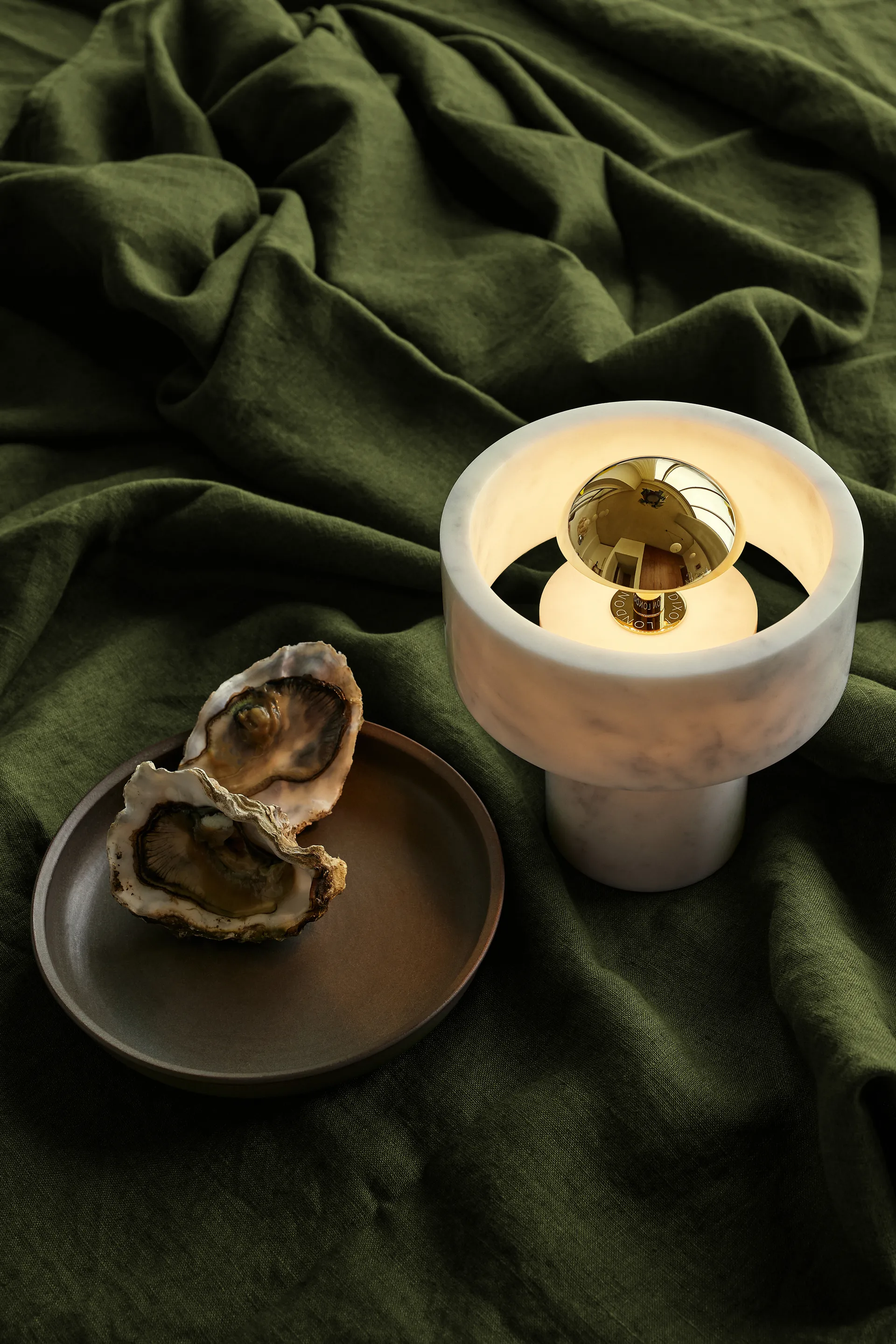 Stone Portable LED bordlampe 28 cm, Marble-gold Tom Dixon