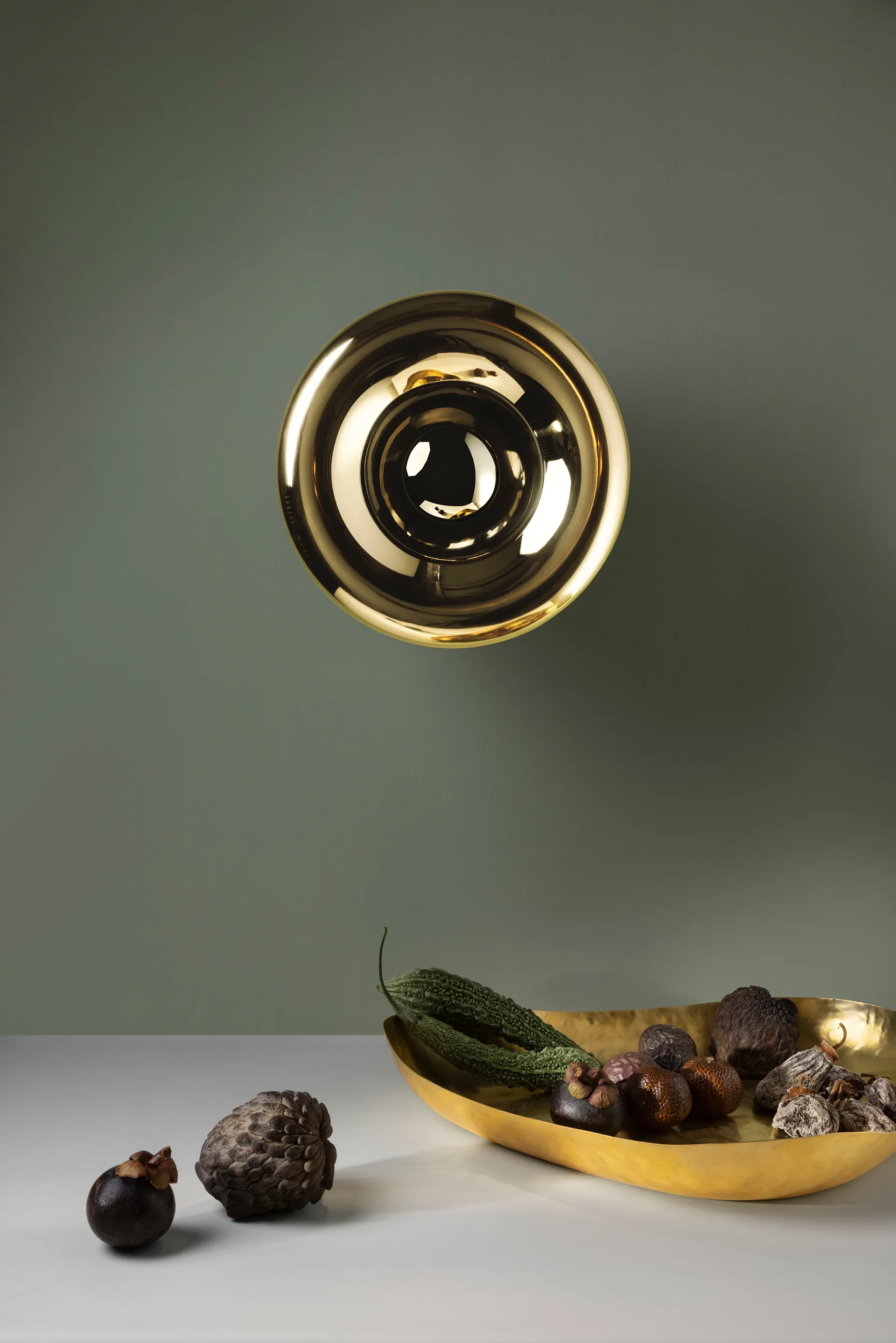 Void Surface vegglampe LED Ø30 cm, Brass Tom Dixon