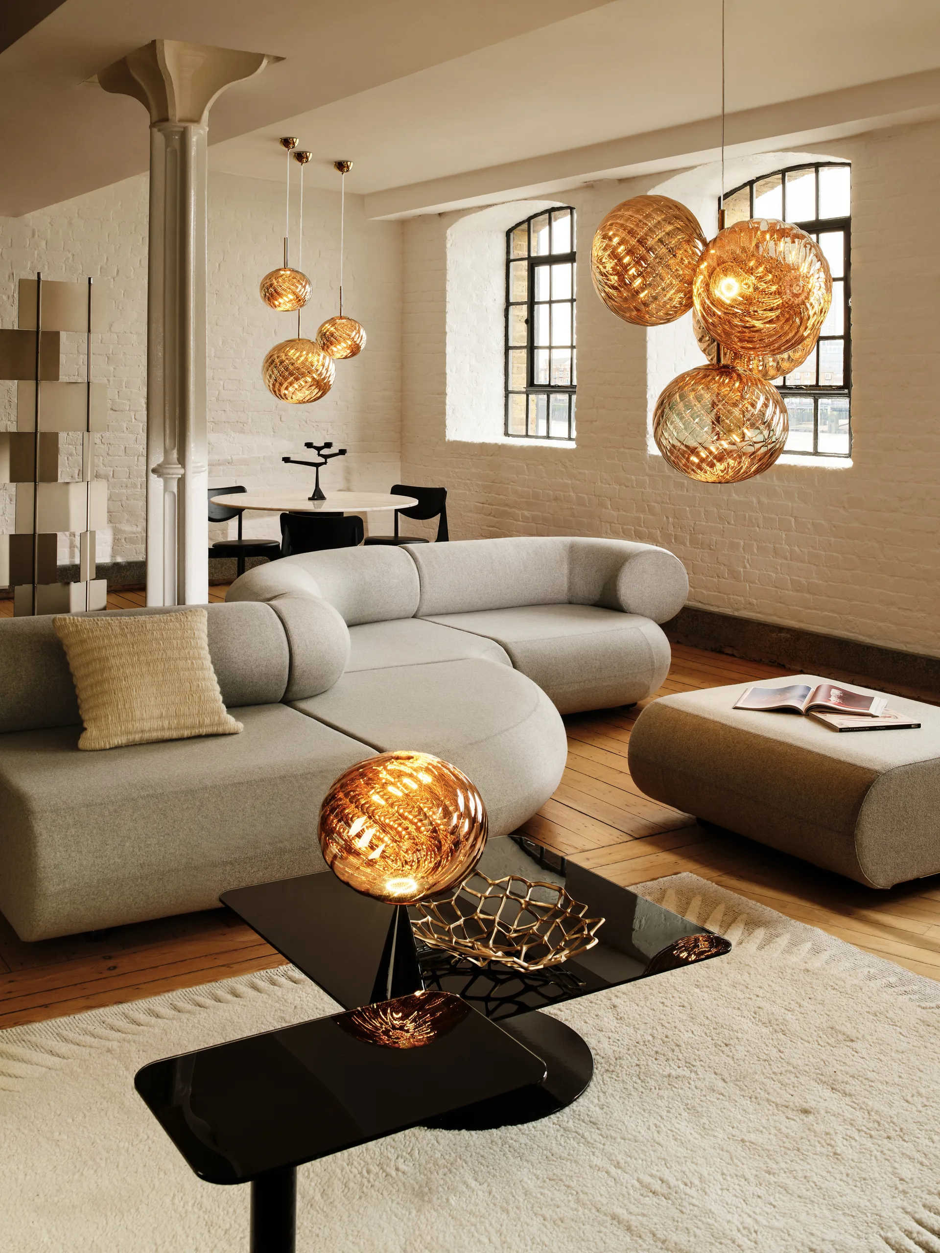 Whirl cone fat bordlampe, Gold-black Tom Dixon