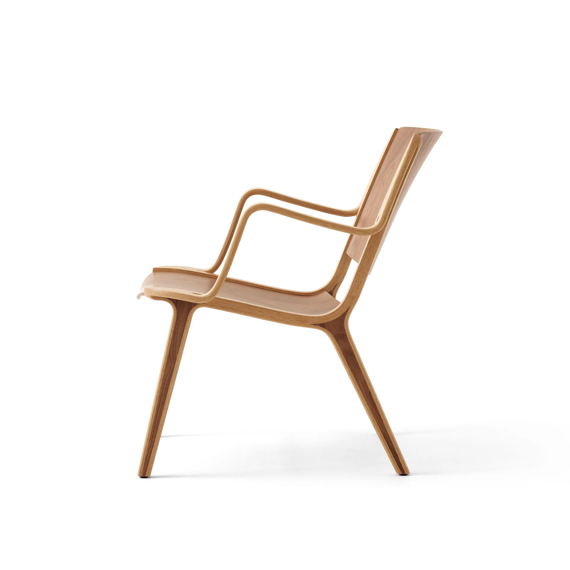 AX HM11 Lounge Chair med armlener, Walnut-oak &Tradition