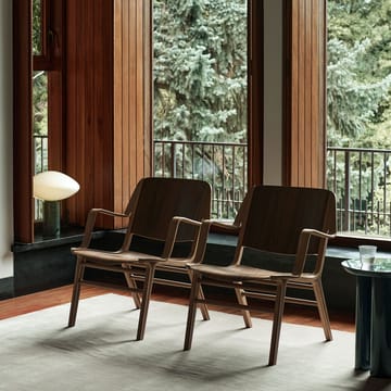 AX HM11 Lounge Chair med armlener - Walnut-oak - &Tradition