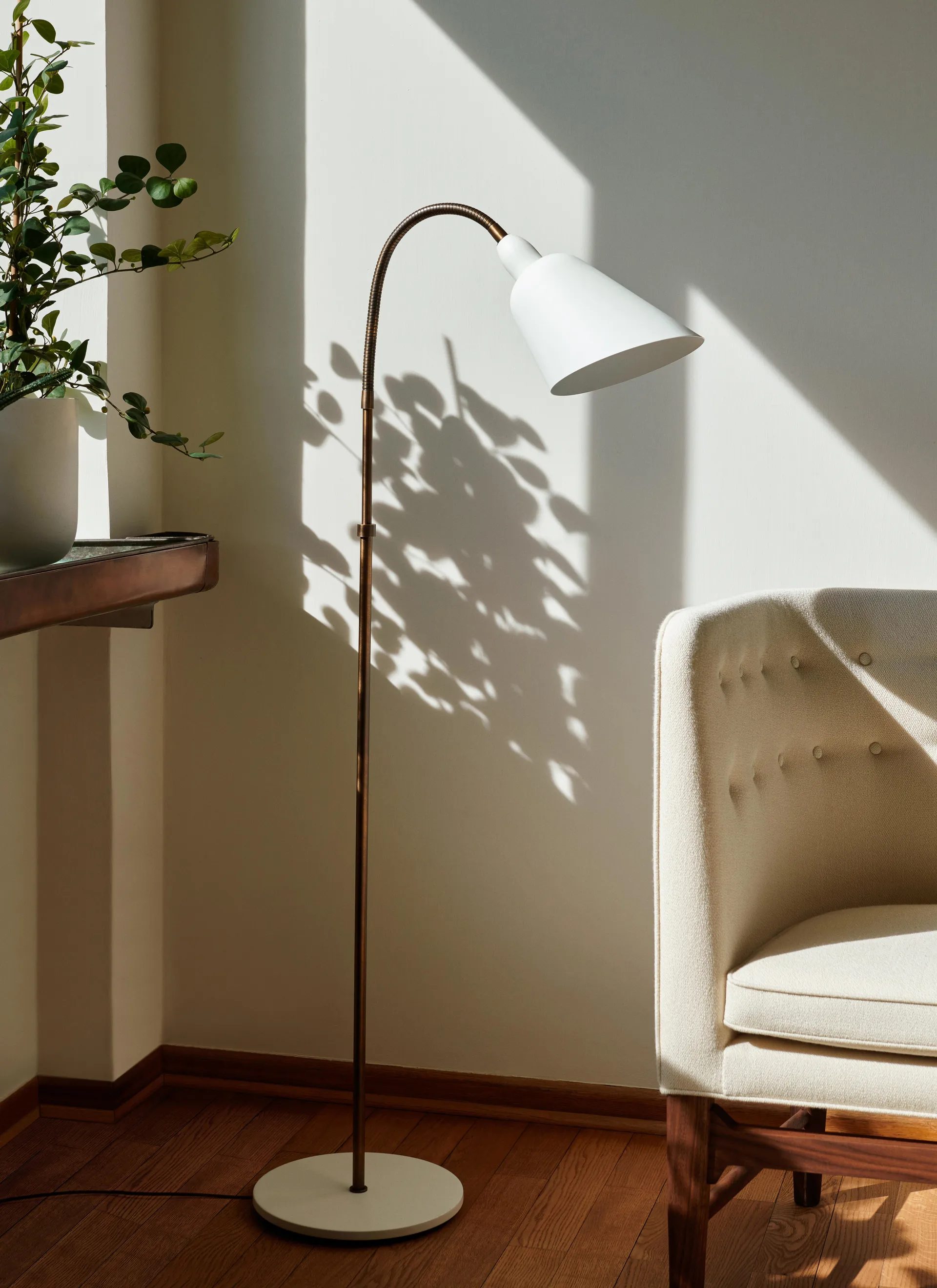 Bellevue AJ7 stålampe Anniversary Edition, White-bronzed brass &Tradition