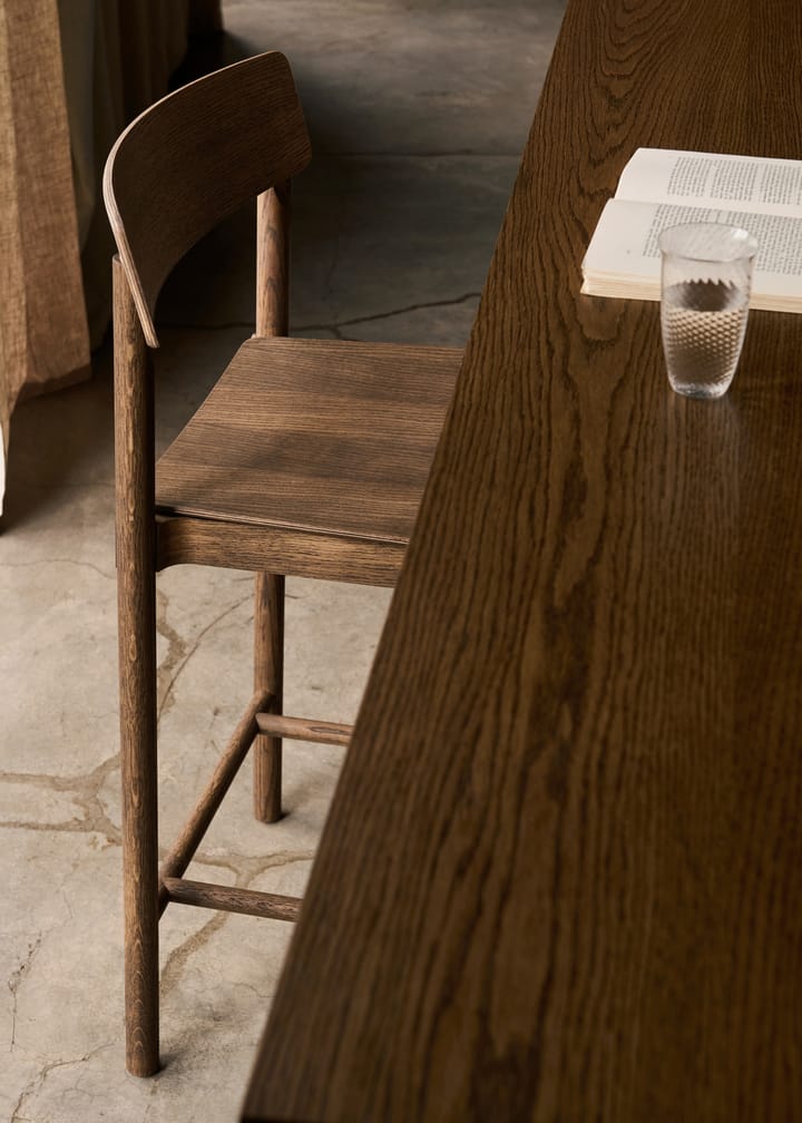 Betty TK13 Counter Chair barkrakk 65 cm, Røkt eik &Tradition