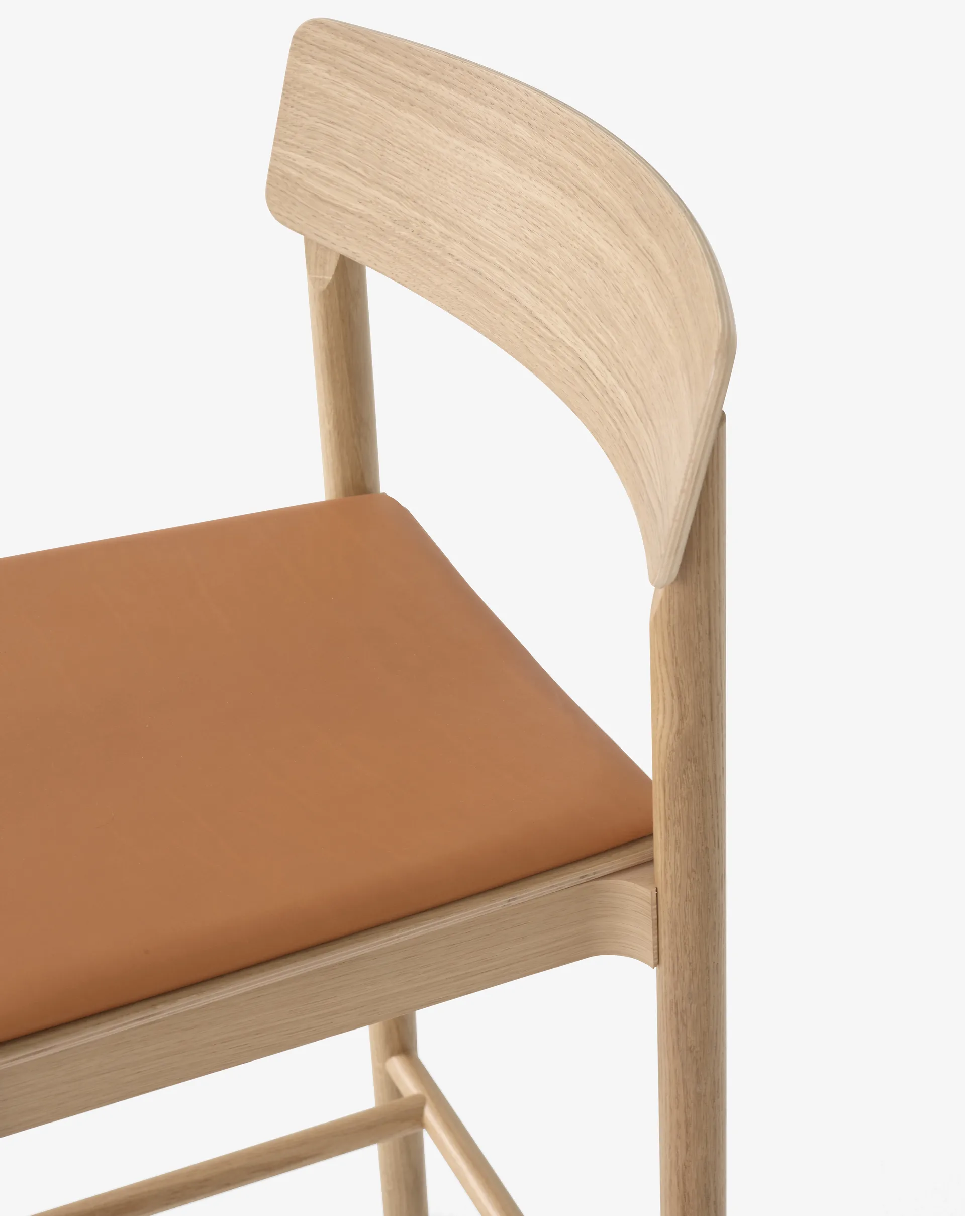 Betty TK14 Counter Chair barkrakk 65 cm, Noble cognacfarget skinn-lakkert eik &Tradition