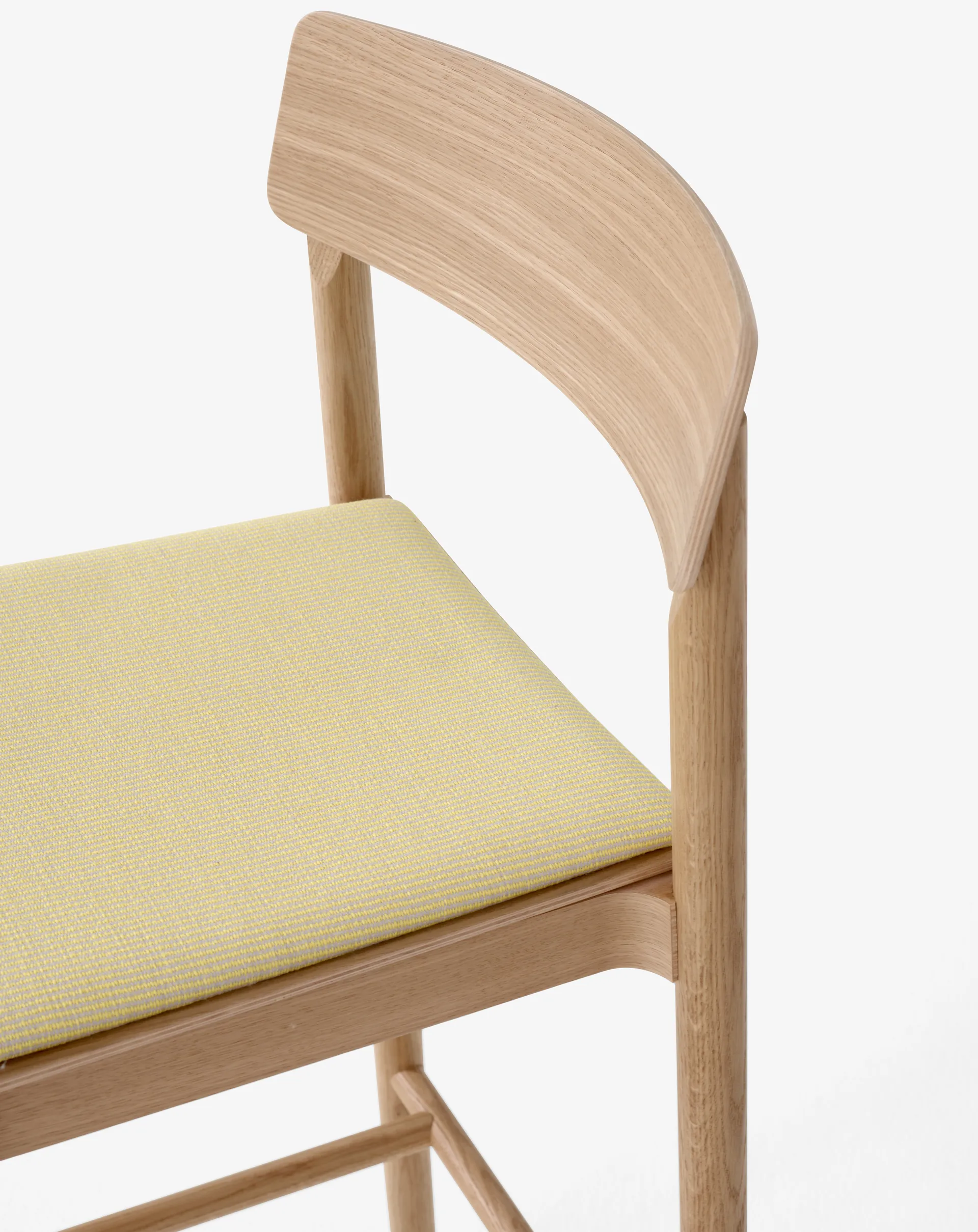 Betty TK17 Bar Chair barkrakk 75 cm, Fuse 0421-lakkert eik &Tradition