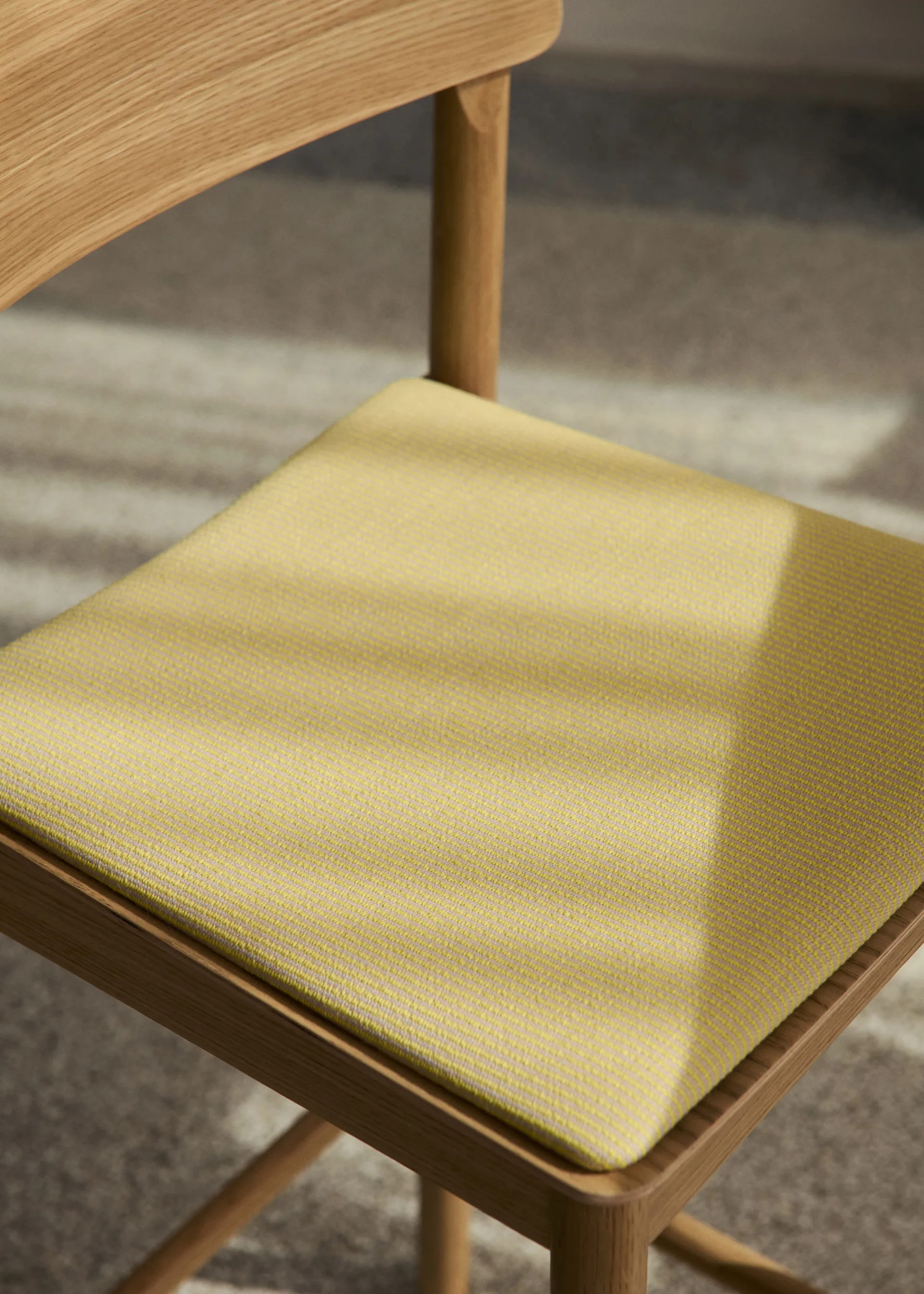 Betty TK17 Bar Chair barkrakk 75 cm, Fuse 0421-lakkert eik &Tradition