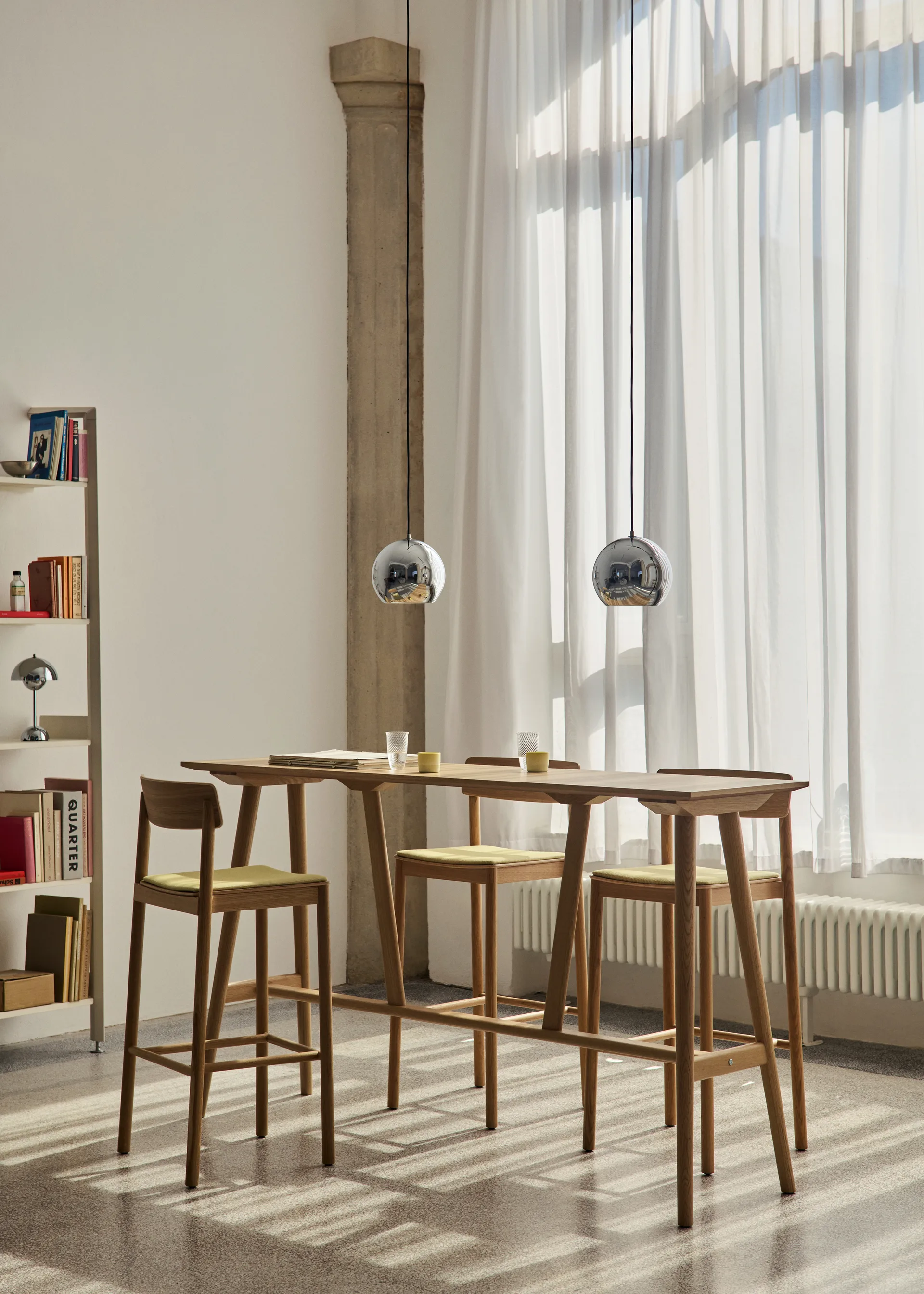 Betty TK17 Bar Chair barkrakk 75 cm, Fuse 0421-lakkert eik &Tradition