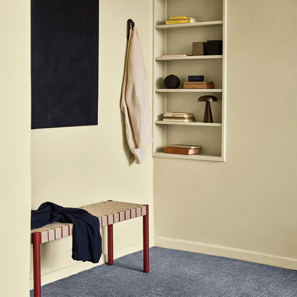 Betty TK4 benk, Black, naturflettet linstråsete &Tradition