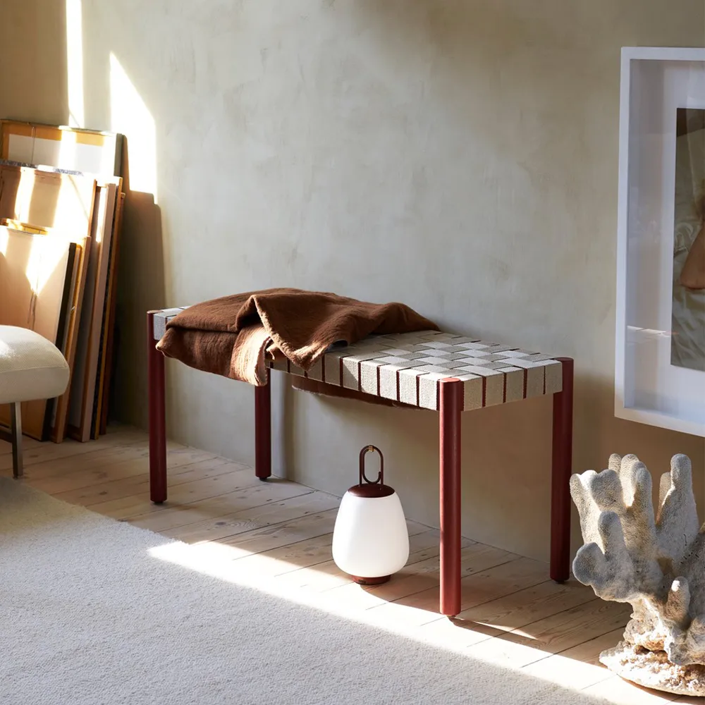 Betty TK4 benk, Black, naturflettet linstråsete &Tradition