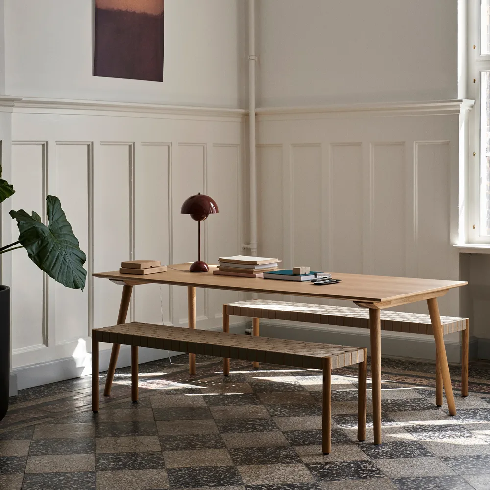 Betty TK5 benk, Oak, naturflettet linstråsete &Tradition