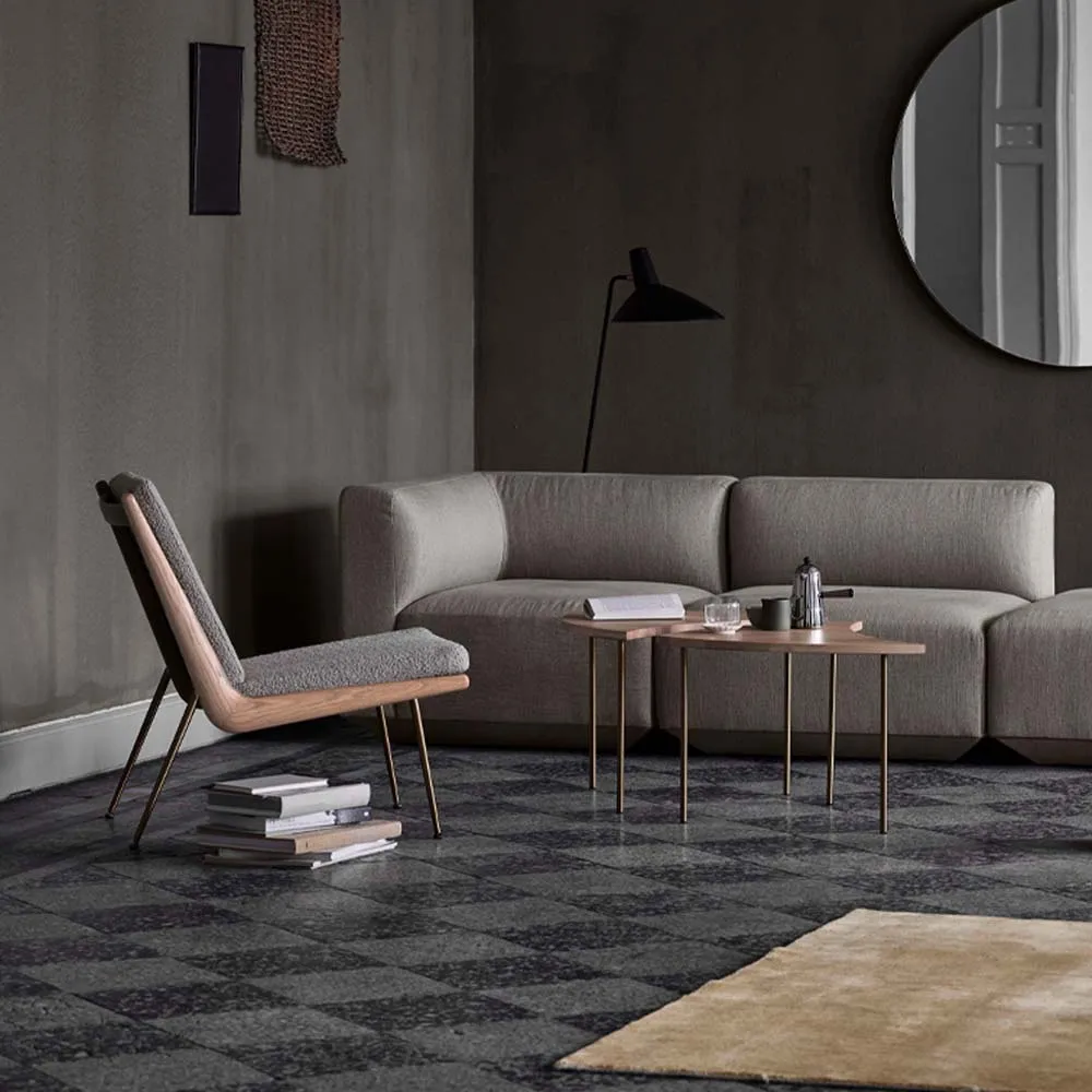 Boomerang HM1 lenestol, Tekstil hallingdal 130 grå, oljede valnøttben &Tradition