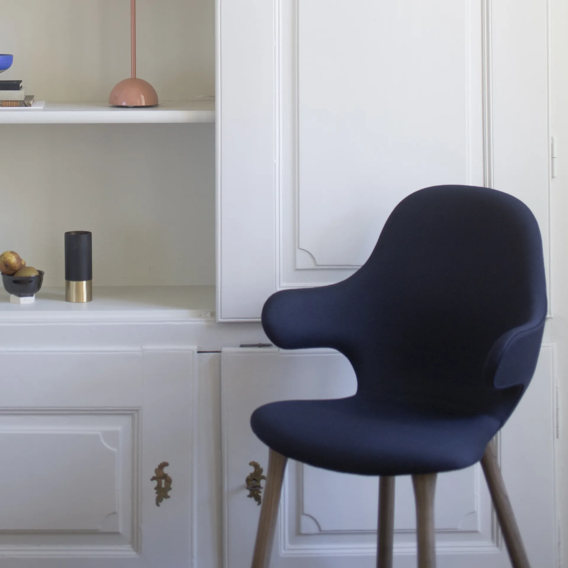 Catch JH1 stol, Balder 782 dark blue-eik røykoljet &Tradition