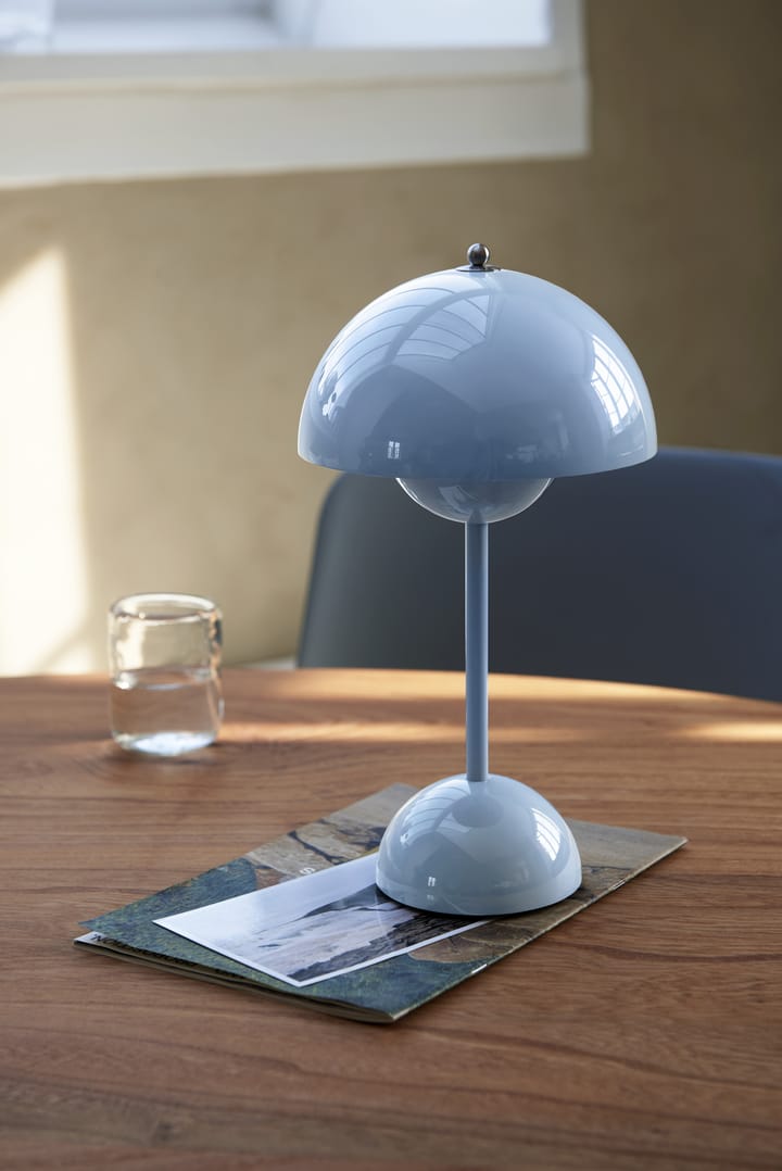 Flowerpot portable bordlampe VP9 - Light blue - &Tradition