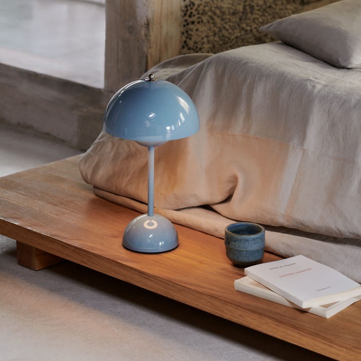 Flowerpot portable bordlampe VP9 - Light blue - &Tradition