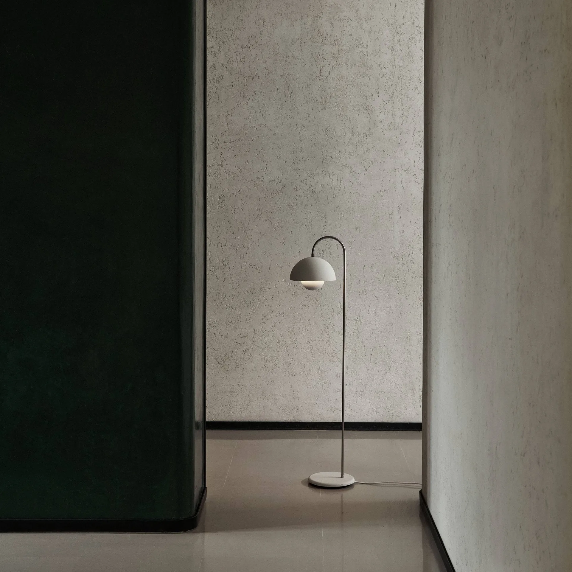 Flowerpot VP12 gulvlampe, Matt white &Tradition