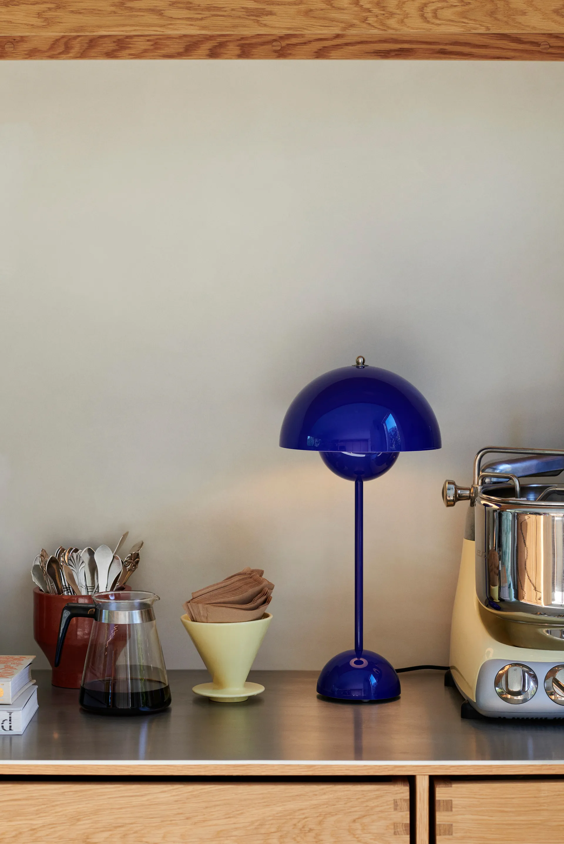 FlowerPot VP3 bordlampe, Cobalt blue &Tradition