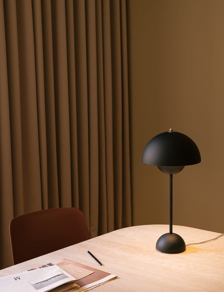 FlowerPot VP3 bordlampe, matt svart &Tradition