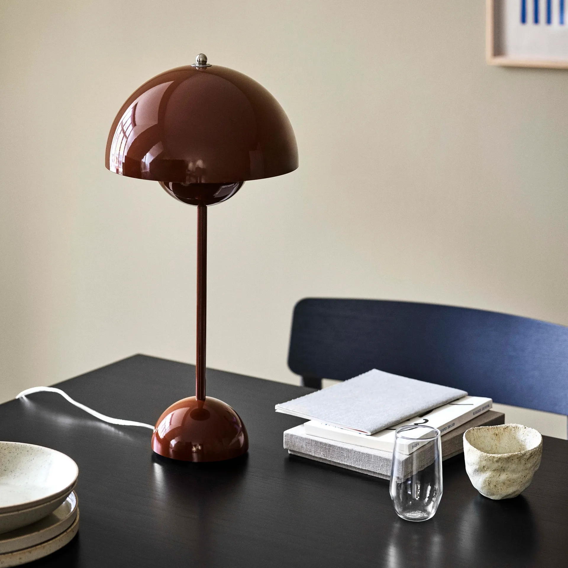 FlowerPot VP3 bordlampe, Rød-brun &Tradition