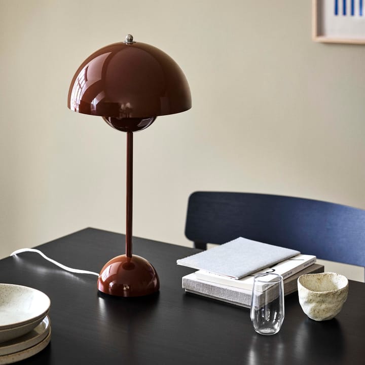 FlowerPot VP3 bordlampe, Rød-brun &Tradition