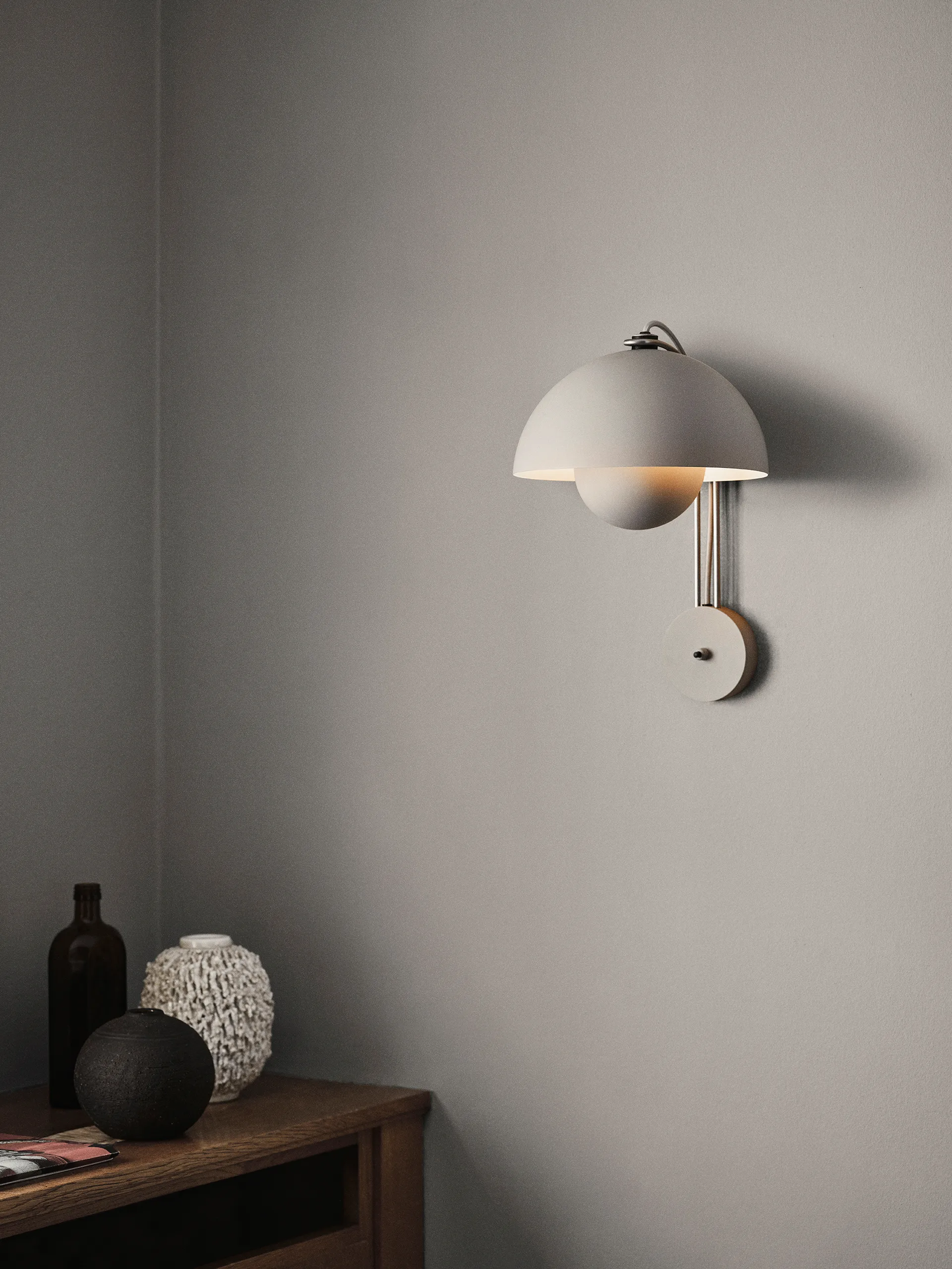 Flowerpot VP8 vegglampe, Grey Beige &Tradition