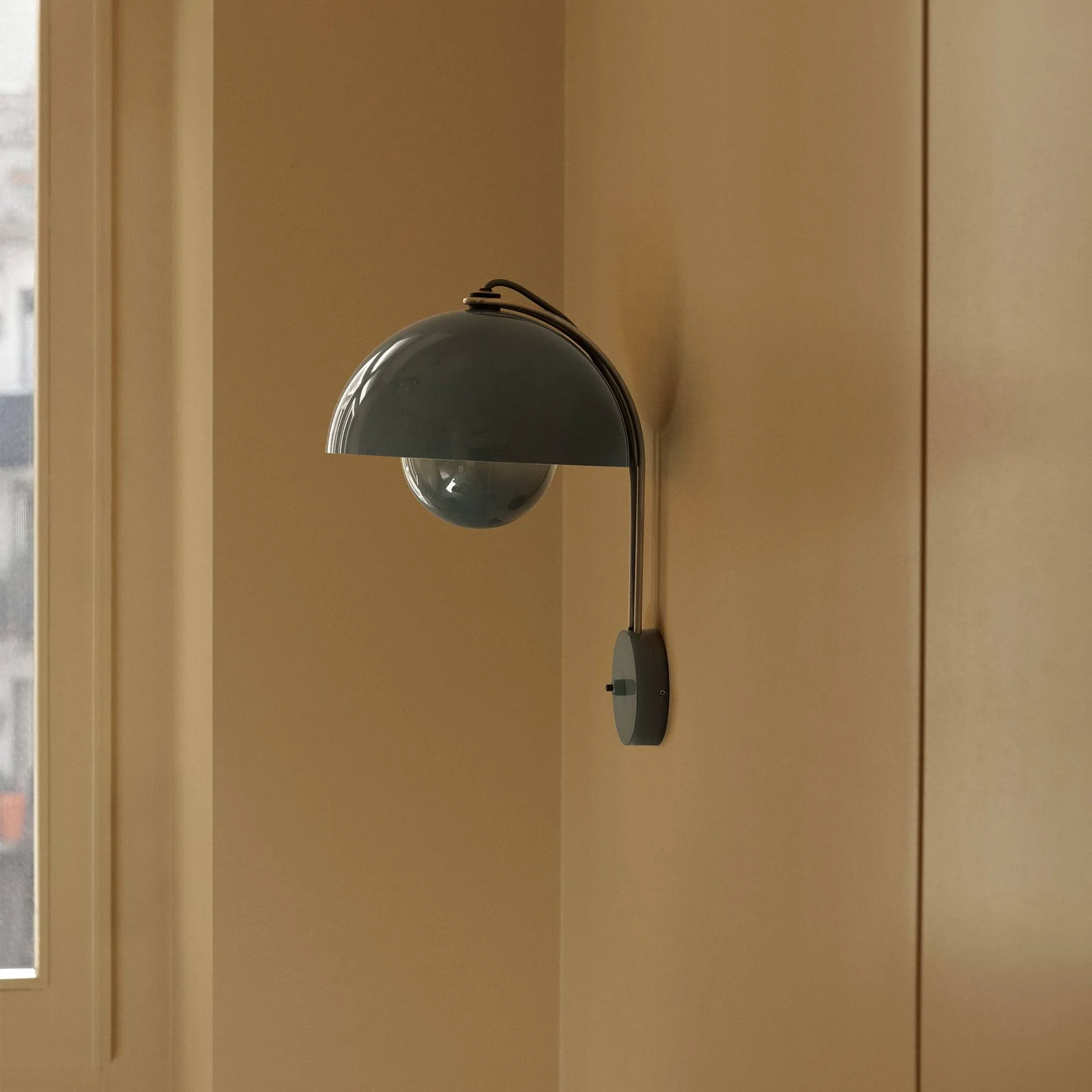 Flowerpot VP8 vegglampe, Stone blue &Tradition