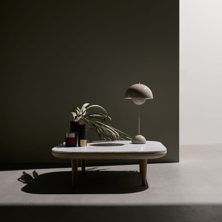 Fly bord SC4, lys oljet eik + hvit marmor &Tradition