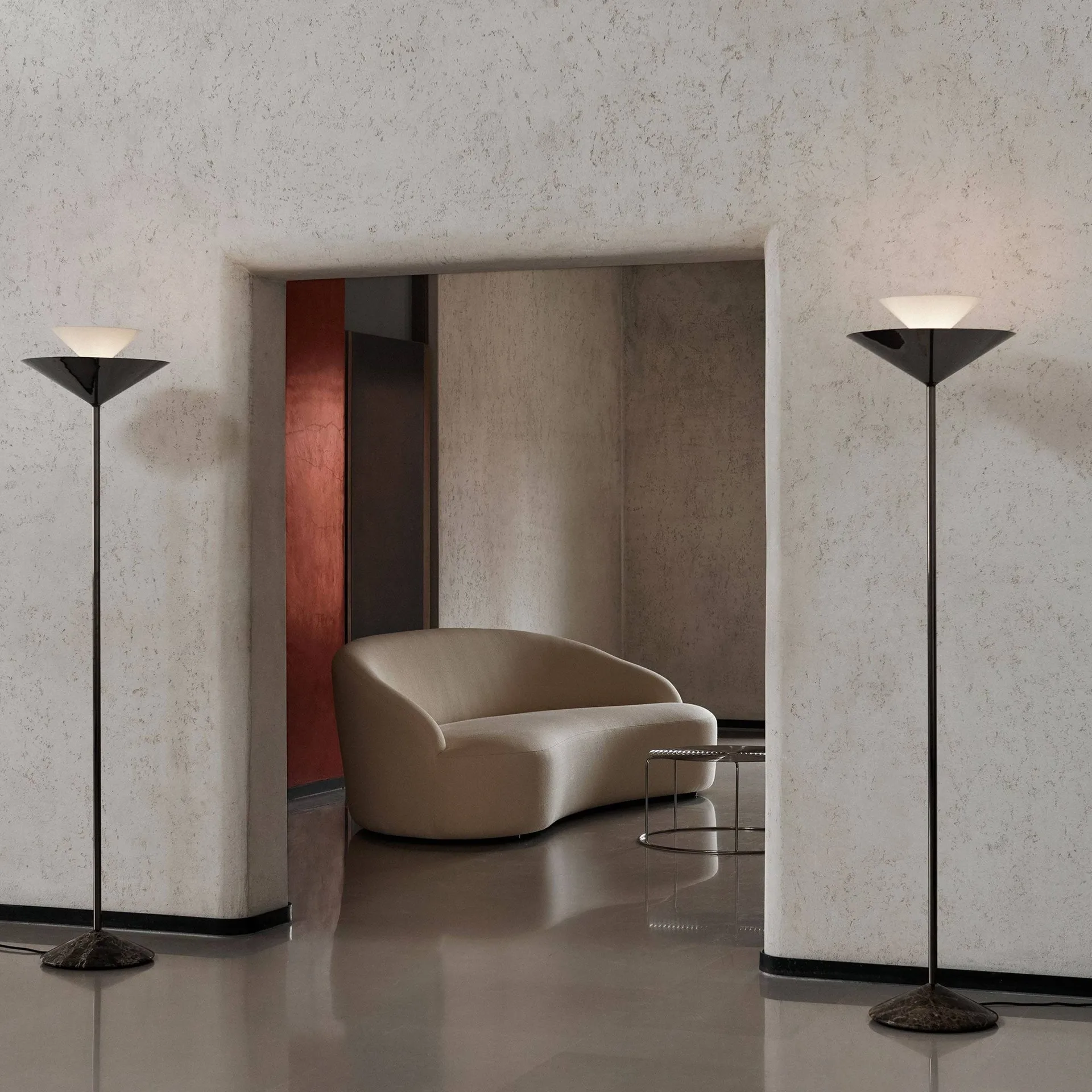 Gio LN 28 gulvlampe, Mørk krom, marmor &Tradition