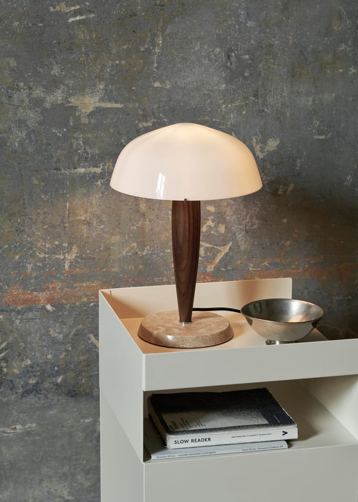 Herman SHY3 bordlampe - walnut & cream marble, tekstilledning - &Tradition