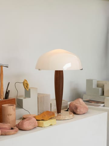 Herman SHY3 bordlampe - walnut & cream marble, tekstilledning - &Tradition