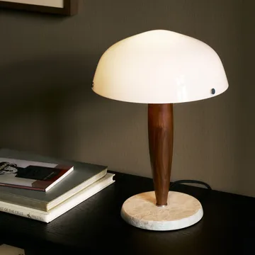 Herman SHY3 bordlampe - walnut & cream marble, tekstilledning - &Tradition