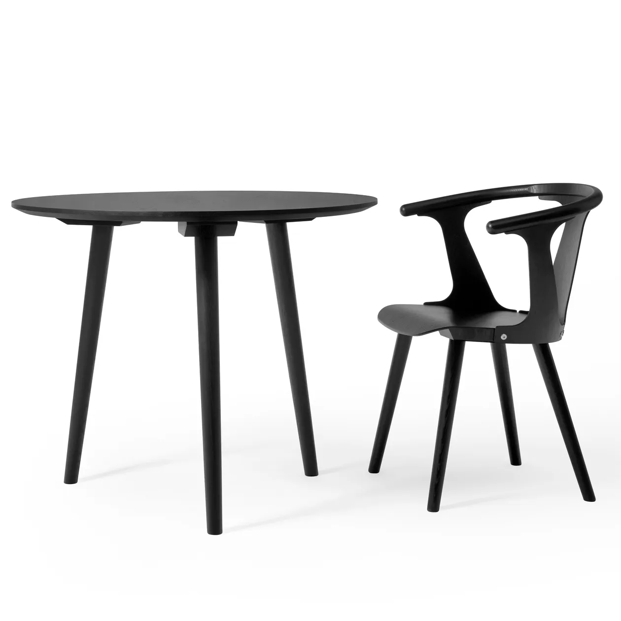 In Between bord SK3, svartlakkert ek &Tradition