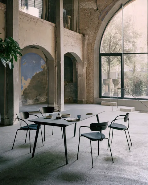 In Between bord SK5, Svartlakkert eik &Tradition