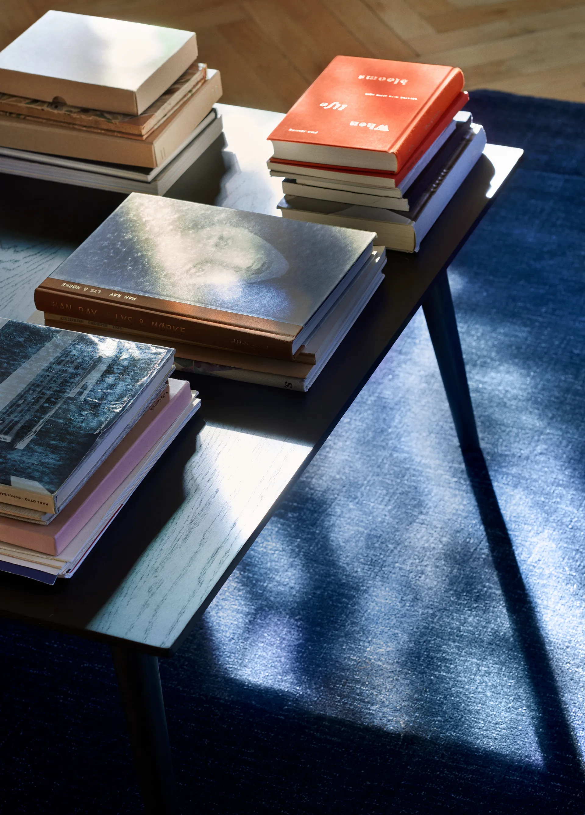 In Between salongbord SK24 90 x 90 cm, Svartlakkert eik &Tradition