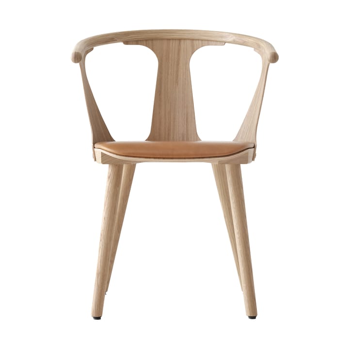 In Between SK2 stol, Oljet eik-Noble cognac leather &Tradition