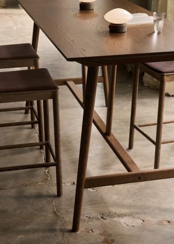In Between SK26 Counter Table barbord 190x80x95 cm - Røkt eik - &Tradition
