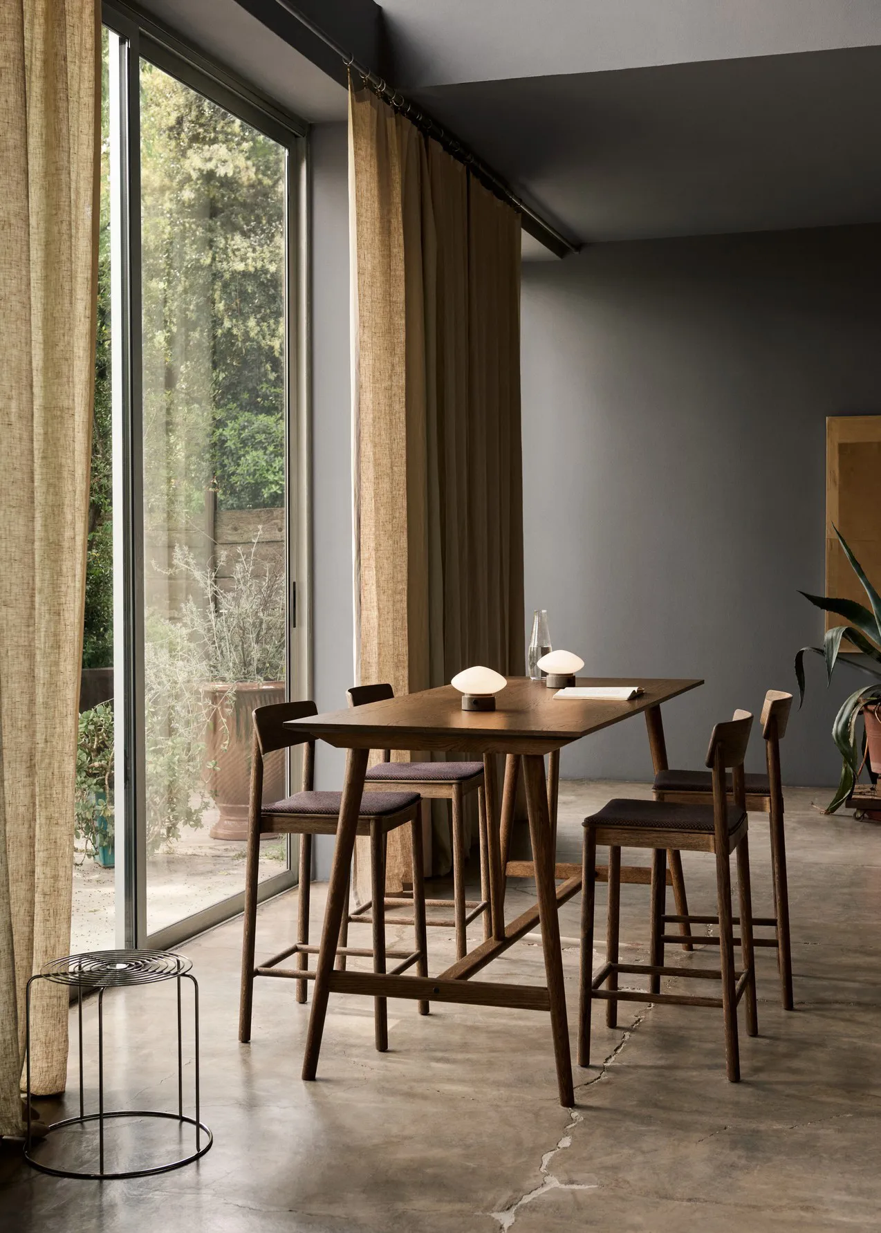 In Between SK26 Counter Table barbord 190x80x95 cm, Røkt eik &Tradition