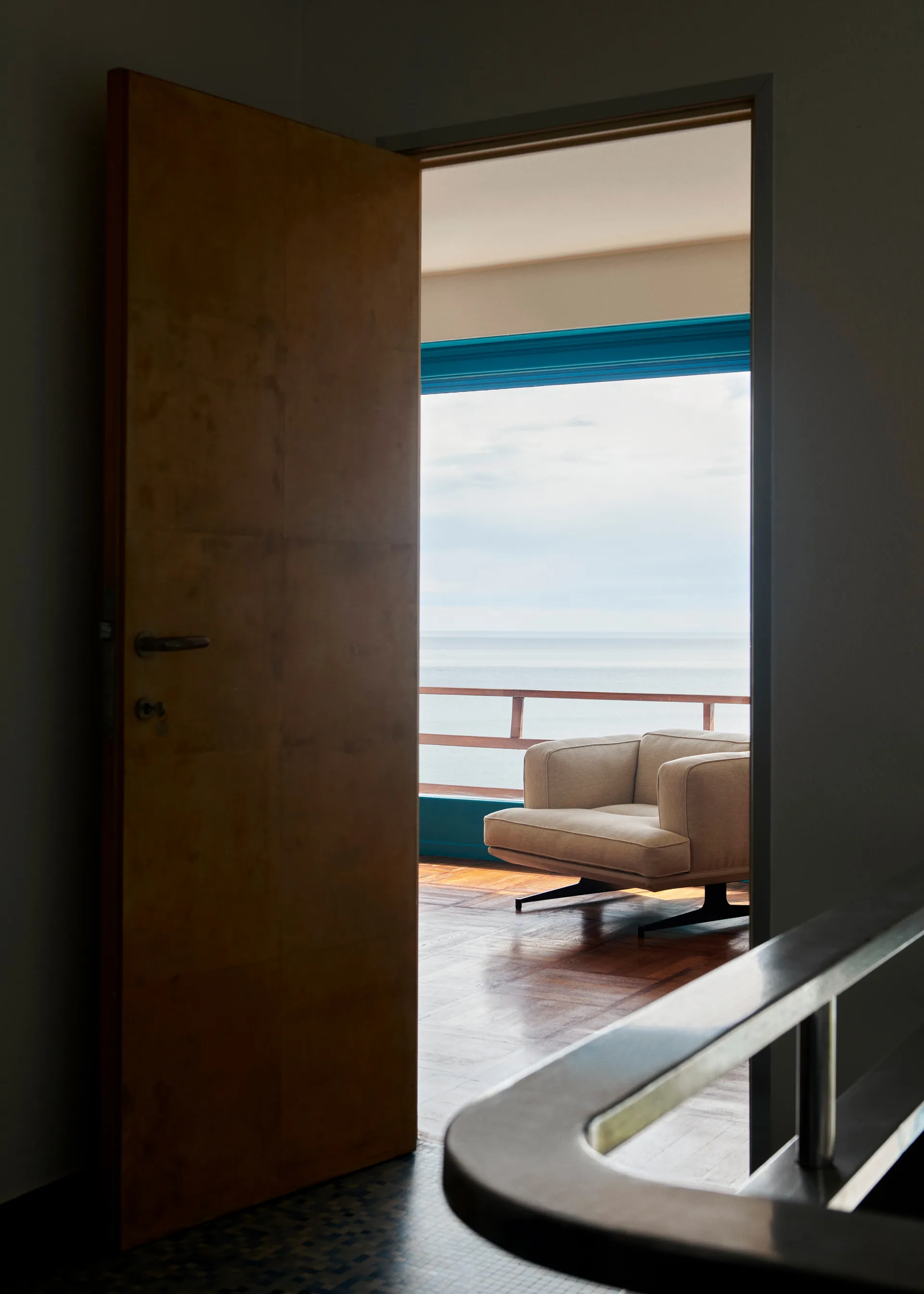 Inland AV21 lenestol, Clay 0011-warm black &Tradition