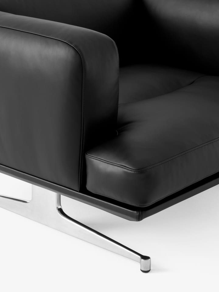 Inland AV21 lenestol, Noble sort skinn-polished aluminium &Tradition