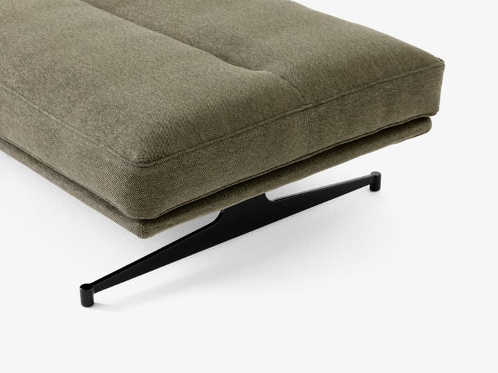 Inland AV32 puff 78 x 113 cm, Clay 0014-warm black &Tradition