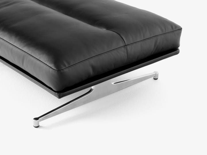 Inland AV32 puff 78 x 113 cm, Noble sort skinn-polished aluminium &Tradition