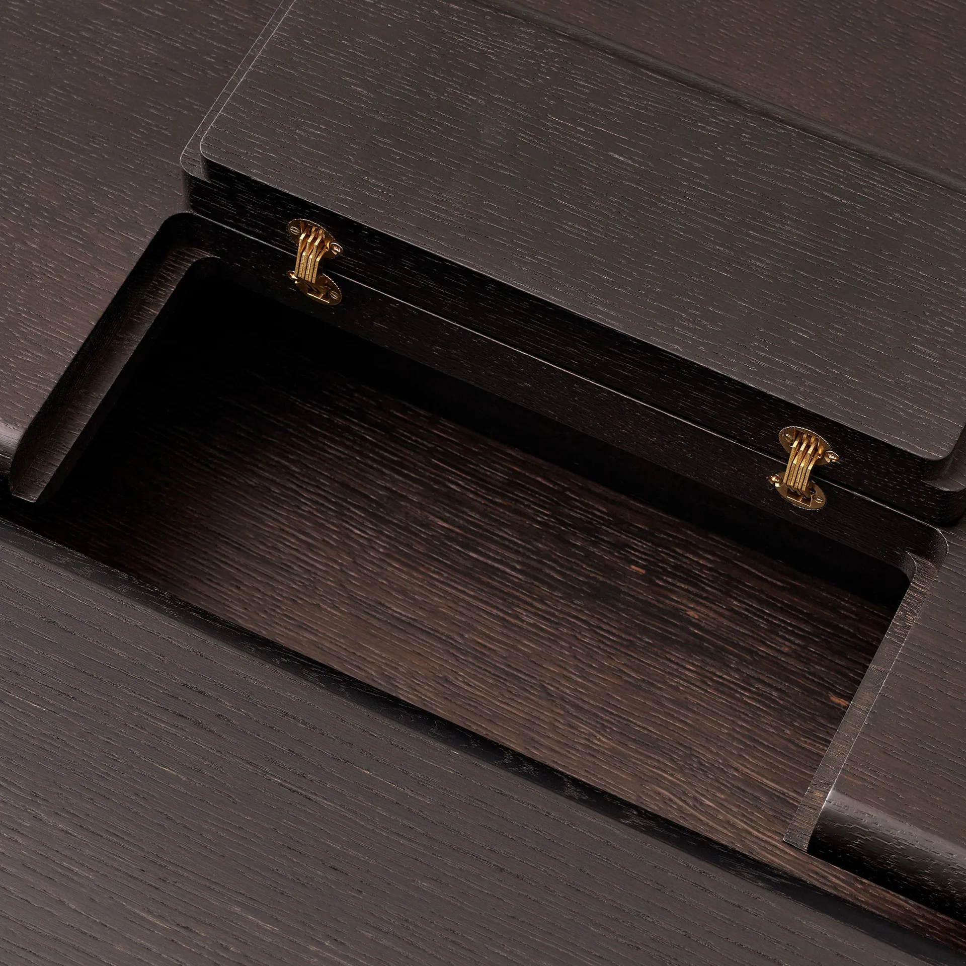 Ita OS1 spisebord med kabelskjuler 95x200 cm, Dark stained oak &Tradition
