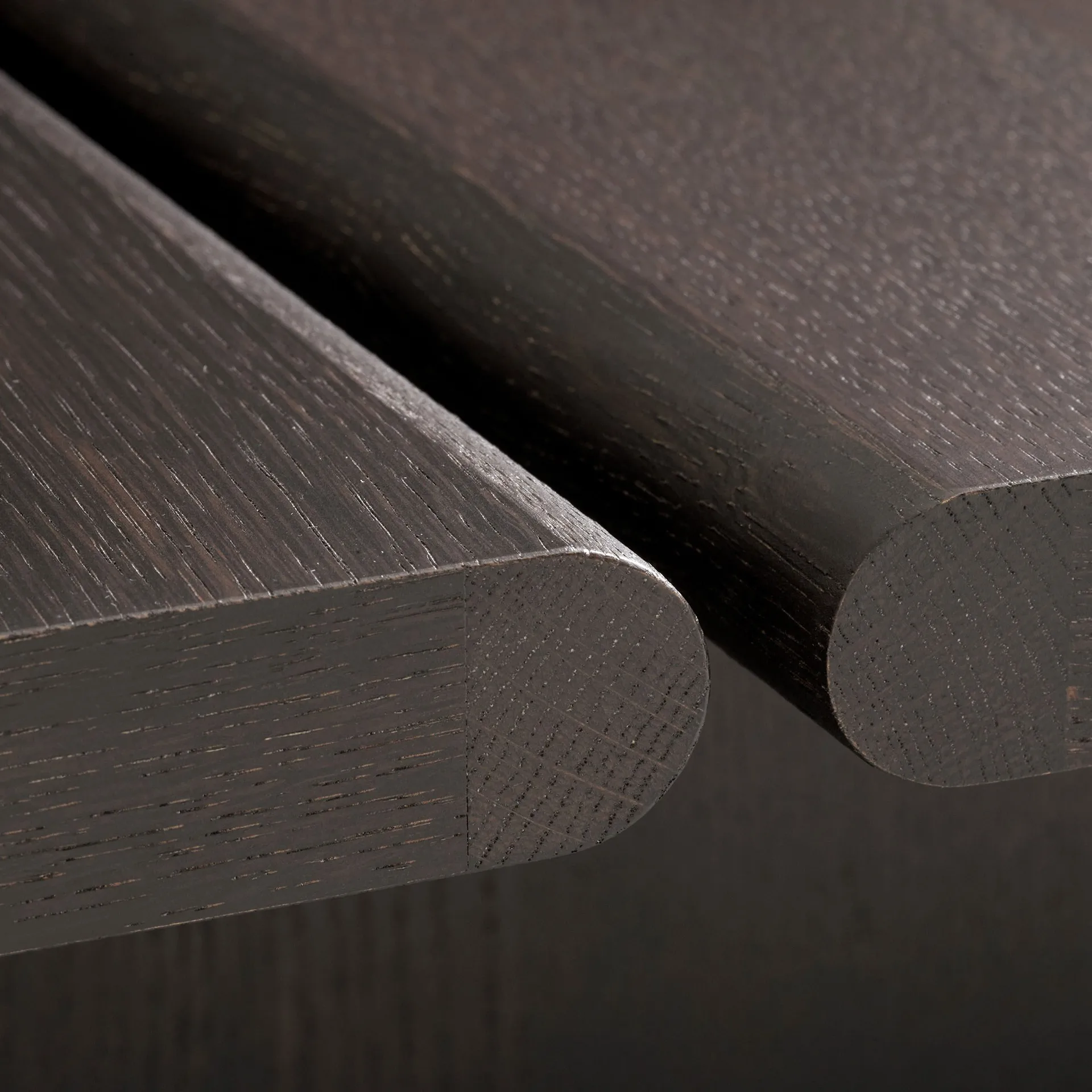 Ita OS4 sofabord 110x110 cm, Dark stained oak &Tradition