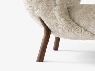 Little Petra VB1 lenestol inkl. pouf ATD1 - Oljet valnøtt-Moonlight - &Tradition