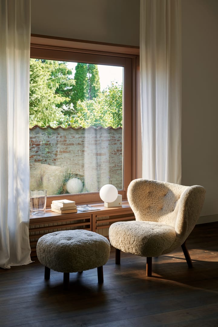 Little Petra VB1 lenestol inkl. pouf ATD1, Oljet valnøtt-Moonlight &Tradition