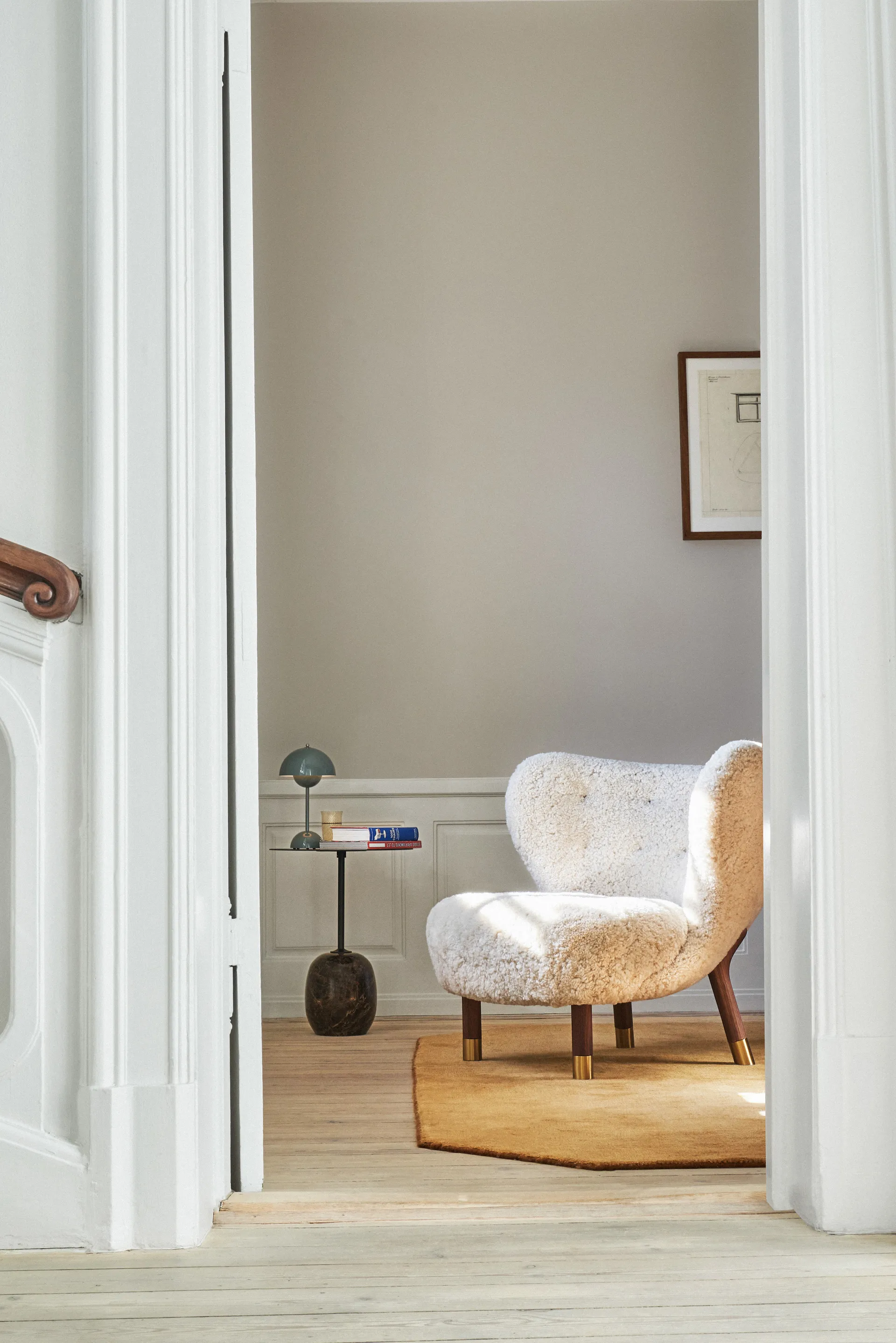 Little Petra VB1 lenestol Limited Edition, Valnøtt, messing-Moonlight &Tradition